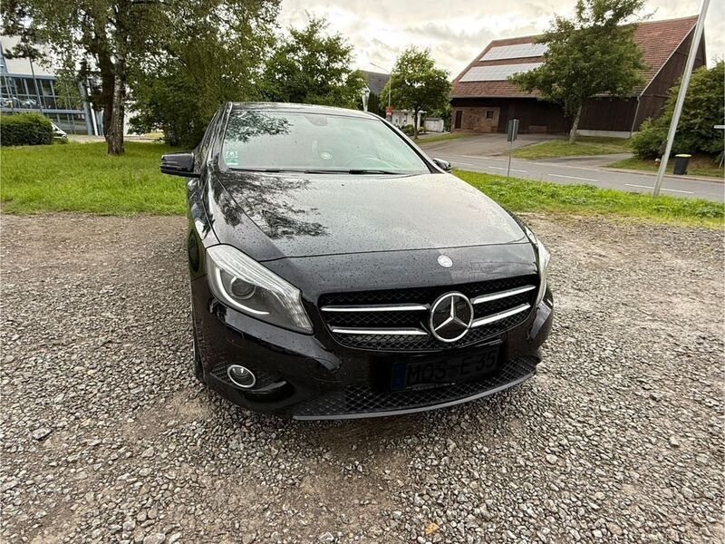 Schwarz Gebraucht 2013 Mercedes A200 AMG line Limousine | 9.600 € (Fairer Preis) - Bild 1/4