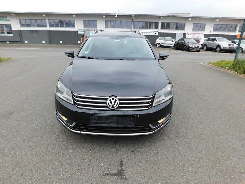 Schwarz Gebraucht 2012 VW Passat Comfortline Kombi | 6.250 € (Fairer Preis) - Bild 1/4