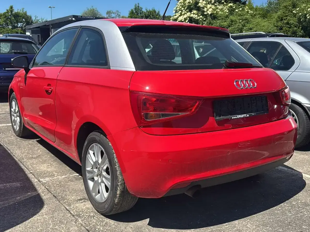 Gebraucht Audi A1 Attraction 86 PS (63 kW) 2011 Misanorot perleffekt Kleinwagen