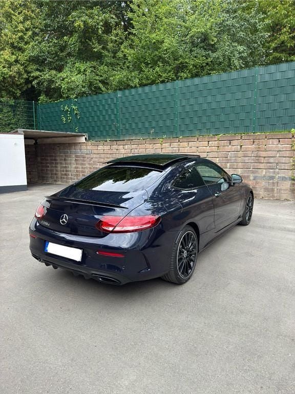 Blau Gebraucht 2023 Mercedes 220 AMG line Coupé | 41.995 € - Bild 1/4
