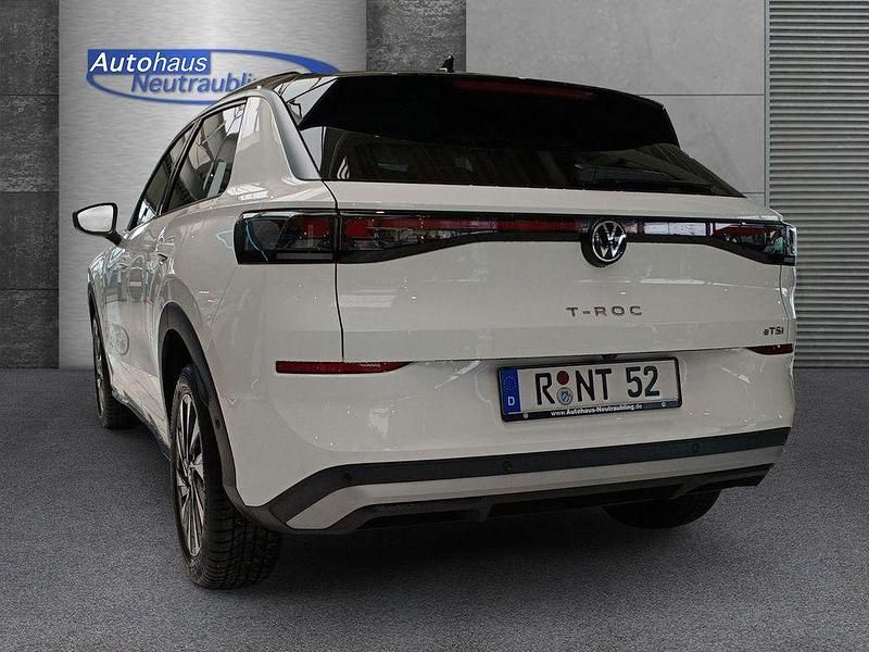 Gebraucht VW T-Roc Life 150 PS (110 kW) 2025 (weiß) pure white uni SUV