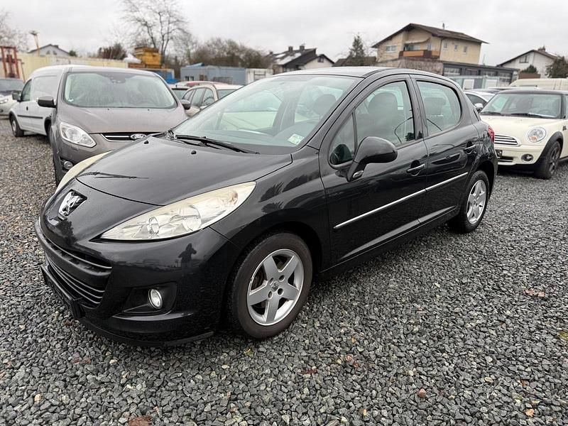 Gebraucht Peugeot 207 Style 95 PS (69 kW) 2011 Schwarz Kleinwagen