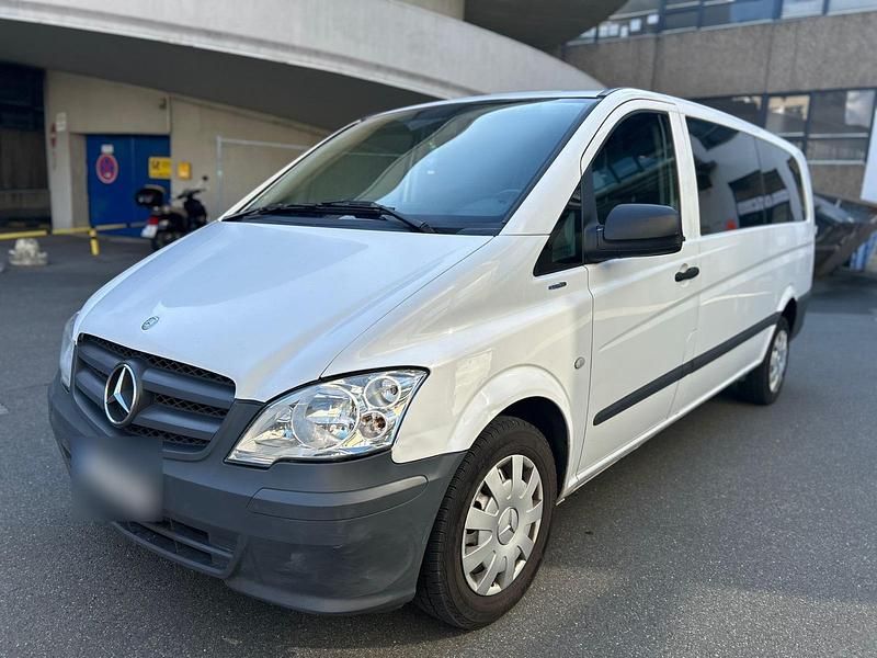 Weiß Gebraucht 2011 Mercedes Vito Van / Kleinbus | 8.600 € - Bild 1/4