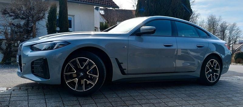 Używany BMW i4 Performance 250 kW (340 KM) 2025 Szary Sedan/Limuzyna