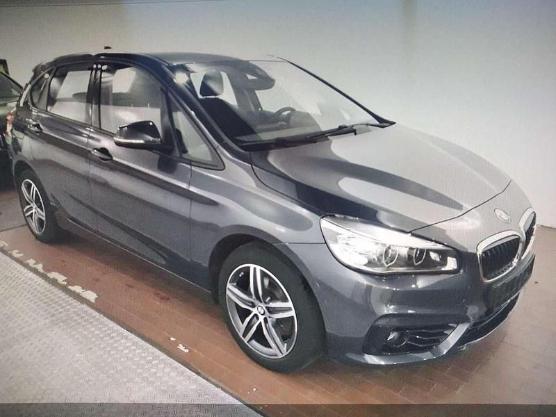 Atlanticgrau met. Gebraucht 2016 BMW 218 Sport Line Van / Kleinbus | 7.980 € - Bild 1/4