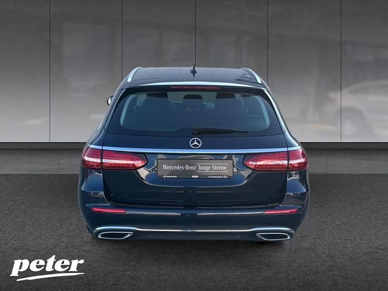 Gebraucht Mercedes E220 Avantgarde 200 PS (147 kW) 2022 Metalliclack nautikblau Kombi