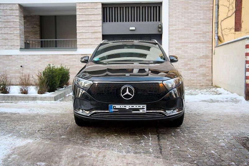 Gebraucht Mercedes EQA250 139 kW (190 PS) 2024 Schwarz SUV