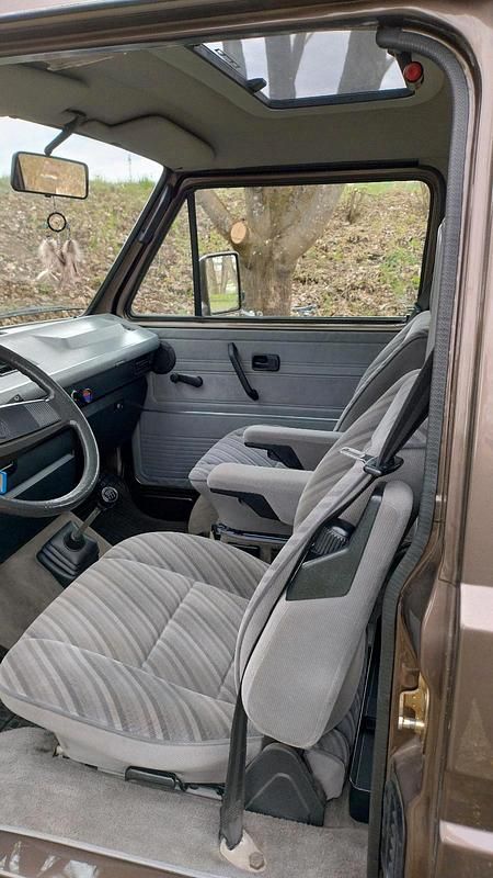 Second-hand VW Multivan Edition 86 CP (63 kW) 1989 Maro Monovolum