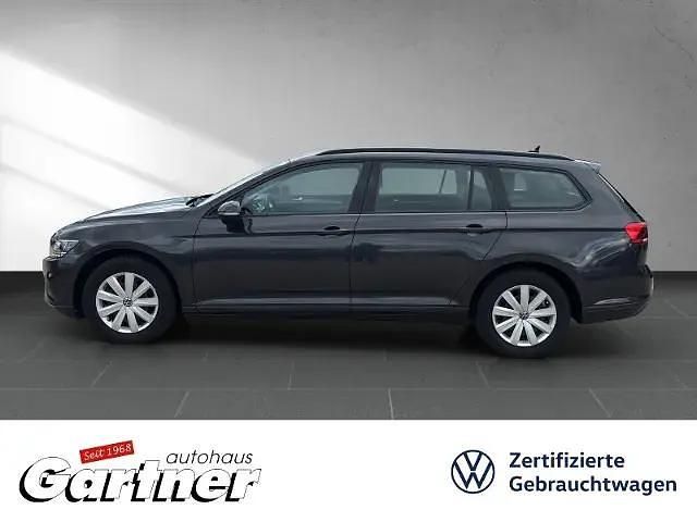Gebraucht VW Passat Basis 150 PS (110 kW) 2021 Grau metallic Kombi