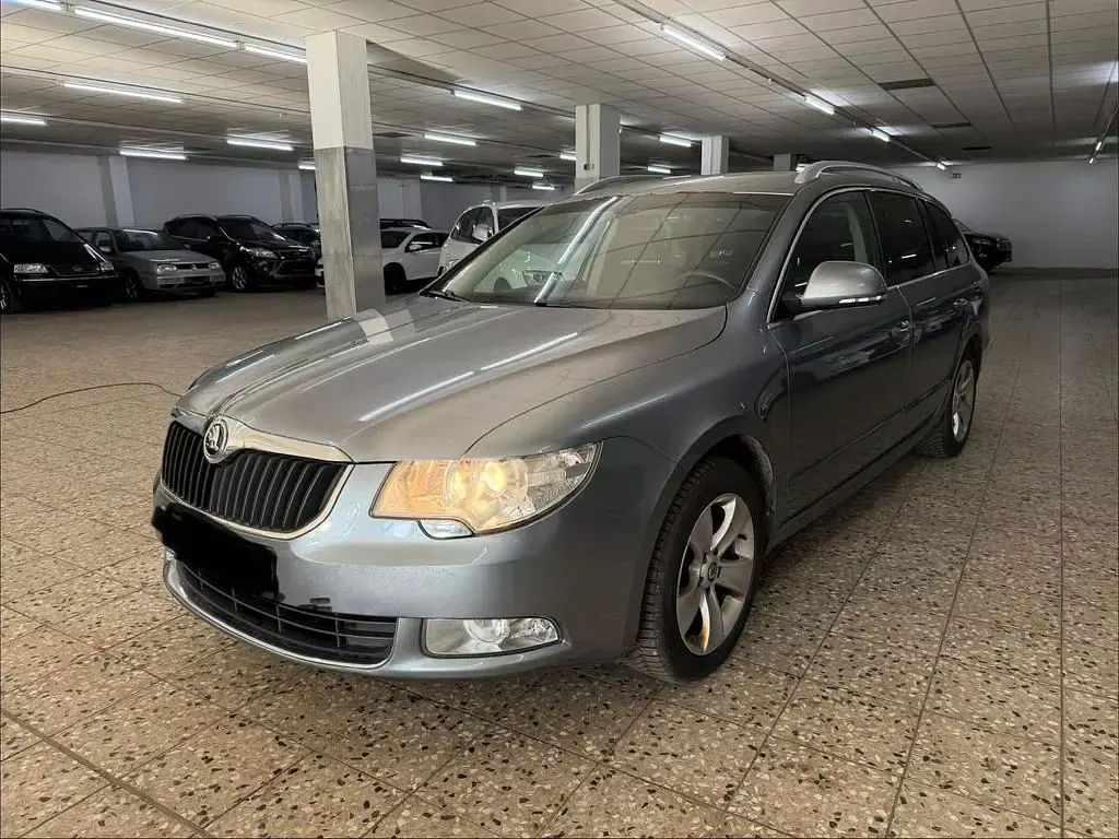 Gebraucht Skoda Superb 160 PS (117 kW) 2010 Grau Limousine
