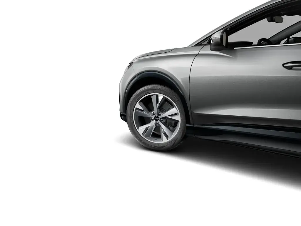 Second-hand Audi Q4 e-tron Ambiente 150 kW (204 CP) 2025 Gri SUV