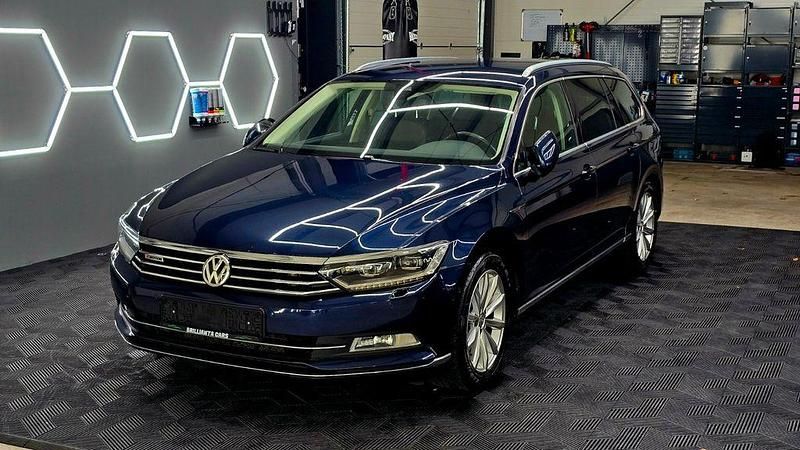 Blau Gebraucht 2017 VW Passat Highline Kombi | 13.380 € (Guter Preis) - Bild 1/4