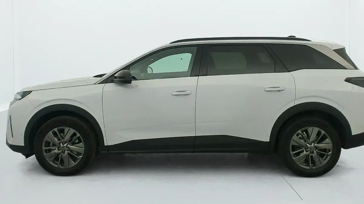 Gebraucht Peugeot 5008 Allure 136 PS (100 kW) 2025 (blanc okenite) SUV