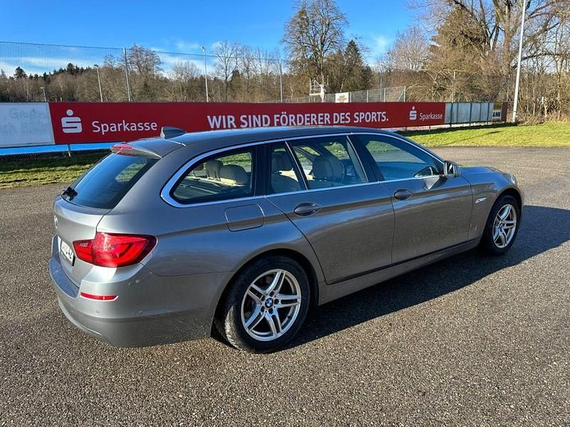 Grau Gebraucht 2012 BMW 520 Kombi | 11.100 € (Fairer Preis) - Bild 1/4