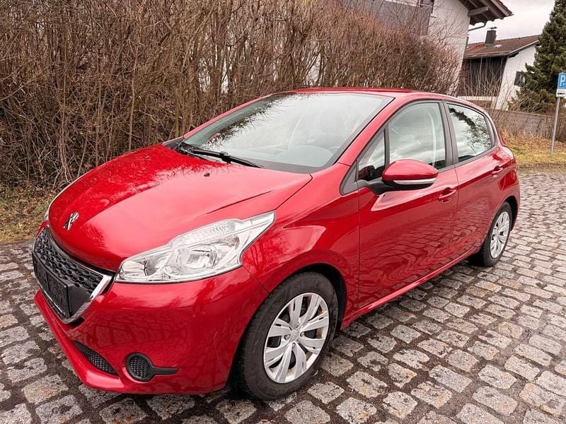 Gebraucht Peugeot 208 Active 82 PS (60 kW) 2015 Rot Kleinwagen