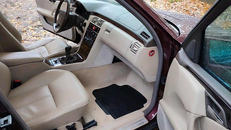 Gebraucht Mercedes E200 136 PS (100 kW) 1998 Rot Limousine