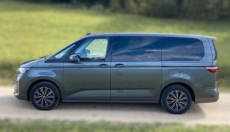 Gebraucht VW Multivan 150 PS (110 kW) 2023 Grau Van