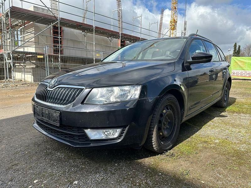 Gebraucht Skoda Octavia 140 PS (102 kW) 2015 Schwarz Kleinwagen