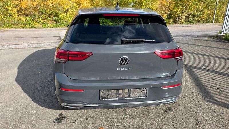 Gebraucht VW Golf Style 150 PS (110 kW) 2020 Grau Limousine