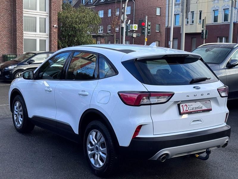 Używany Ford Kuga Cool & Connect 120 KM (88 kW) 2021 Biały SUV