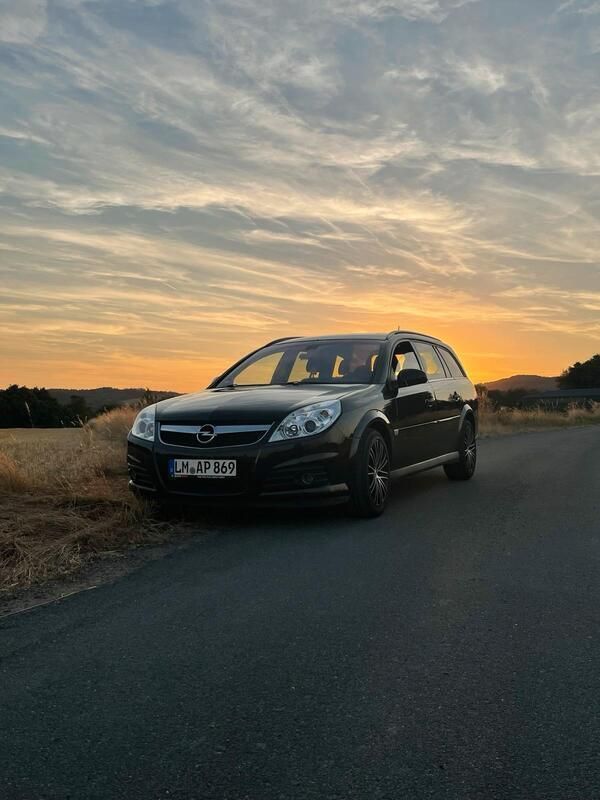 Schwarz Gebraucht 2008 Opel Vectra Kombi | 500 € - Bild 1/4
