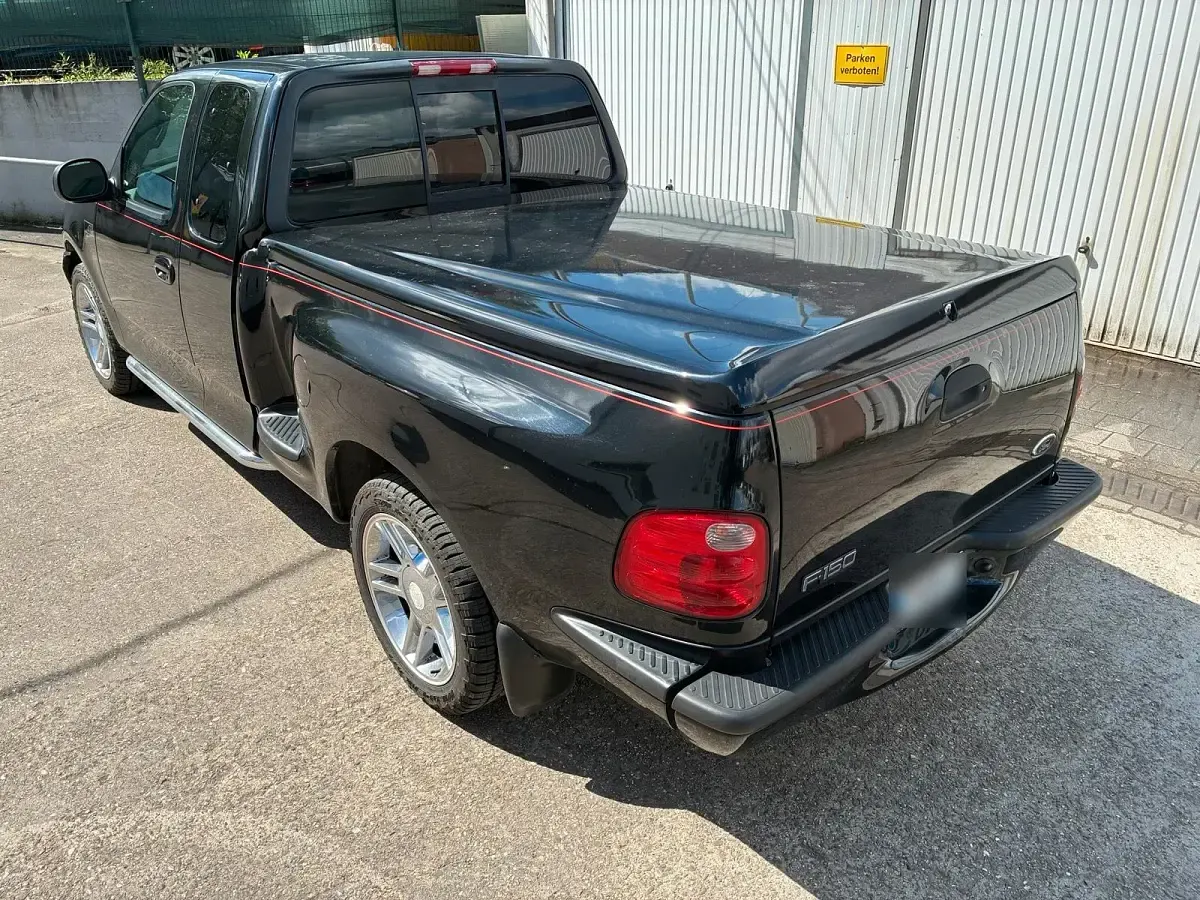 Używany Ford V8 260 KM (191 kW) 2001 Czarny Pickup