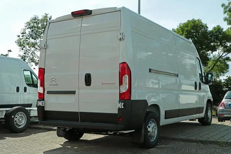 Gebraucht Citroën Jumper Start 140 PS (102 kW) 2024 Lackierung weiss icy/deckende Van / Kleinbus