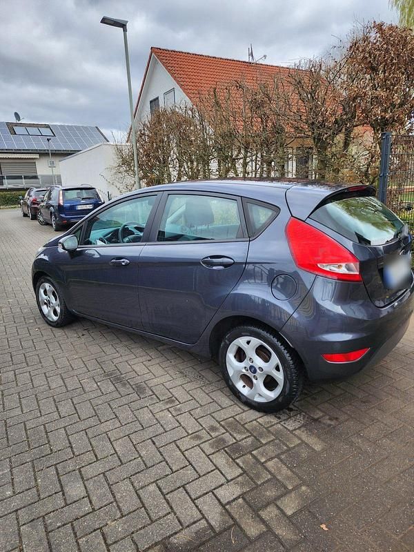 Gebraucht Ford Fiesta 82 PS (60 kW) 2009 Grau Kleinwagen