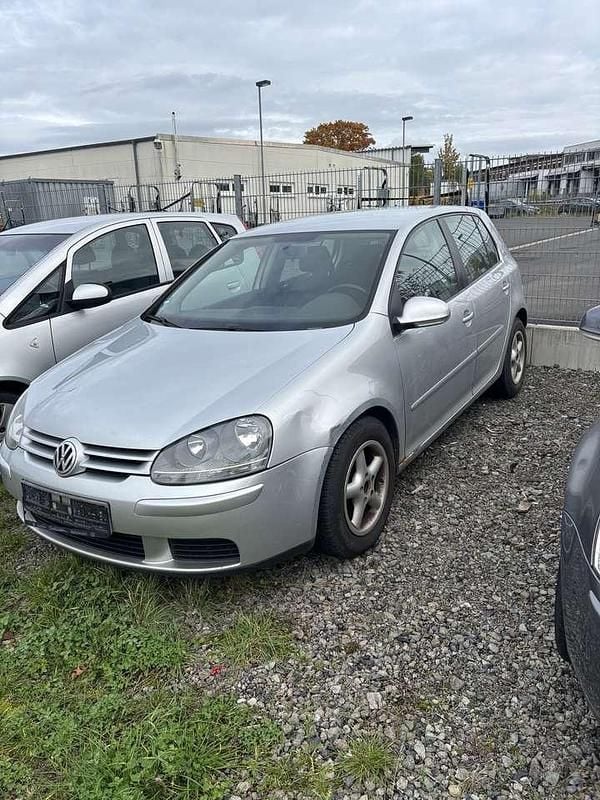 Reflexsilber metallic Gebraucht 2006 VW Golf V Goal Kleinwagen | 950 € (Superpreis) - Bild 1/2