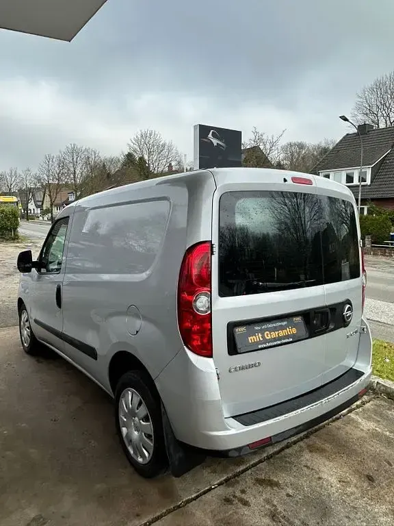 Gebraucht Opel Combo 105 PS (77 kW) 2013 Silber Van / Kleinbus