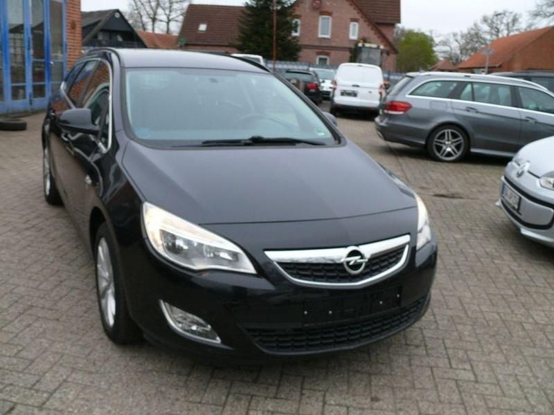 Gebraucht Opel Astra 140 PS (102 kW) 2012 Schwarz Kombi