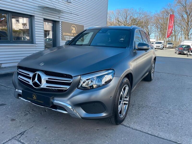 Grau Gebraucht 2018 Mercedes GLC220 SUV | 31.690 € (Teuer) - Bild 1/4