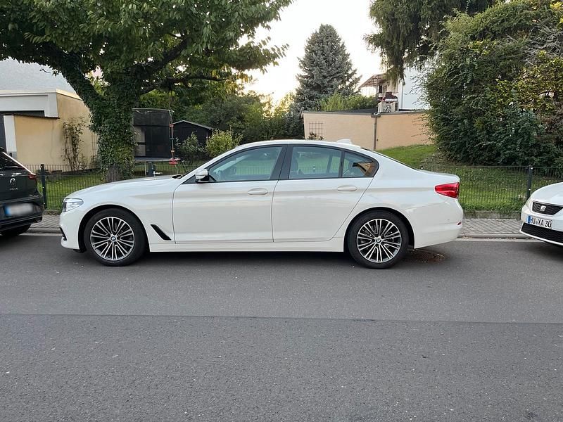 Gebraucht BMW 520 190 PS (139 kW) 2019 Weiß Limousine