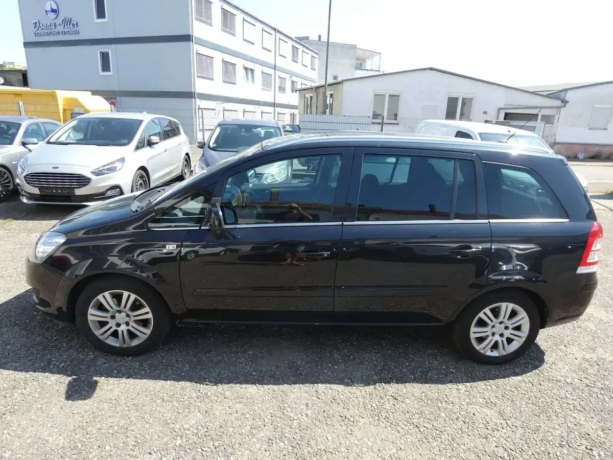 Gebraucht Opel Zafira Family 140 PS (102 kW) 2013 Karbonschw graphitschw midnigh Van / Kleinbus