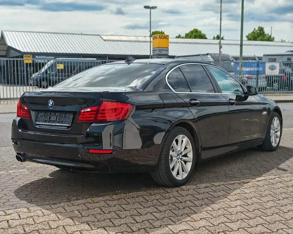 Second-hand BMW 520 184 CP (135 kW) 2013 Negru Berlinǎ
