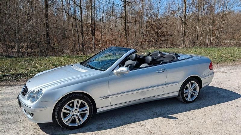 Silber Gebraucht 2006 Mercedes CLK200 Cabrio | 10.800 € (Fairer Preis) - Bild 1/4
