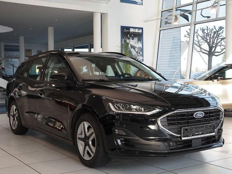 Gebraucht Ford Focus Cool & Connect 125 PS (91 kW) 2022 Schwarz Limousine