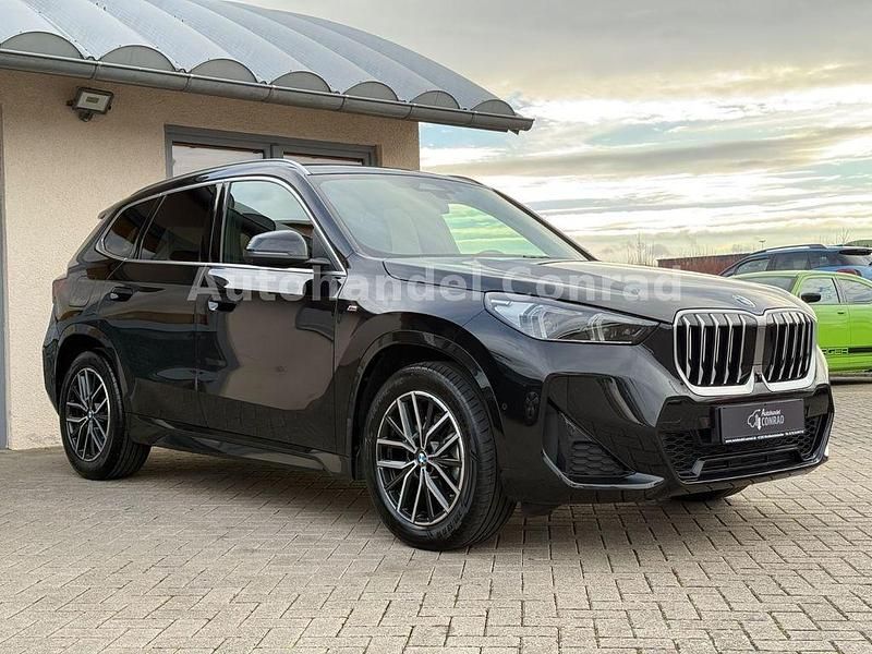 Schwarz Gebraucht 2024 BMW X1 Performance SUV | 39.900 € (Guter Preis) - Bild 1/4
