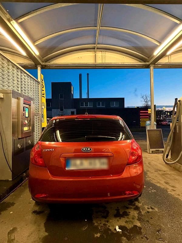 Second-hand Kia Ceed 109 CP (80 kW) 2008 Roșu Hatchback