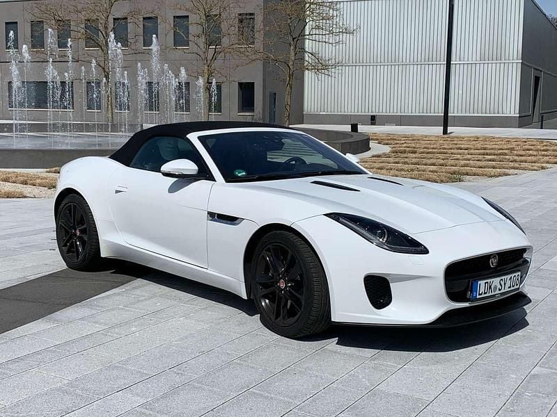 Gebraucht Jaguar F-Type R-Dynamic 300 PS (220 kW) 2018 Weiß Cabrio