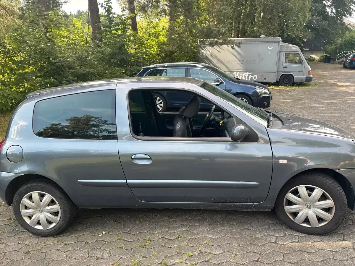 Gebraucht Renault Clio II 75 PS (55 kW) 2006 Grau Kleinwagen