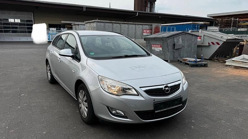 Gebraucht Opel Astra 140 PS (102 kW) 2012 Silber Kombi