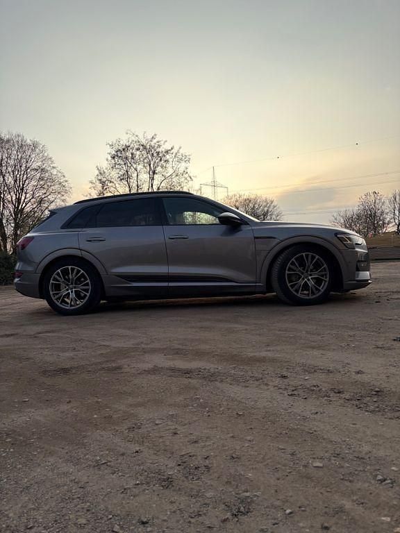 Gebraucht Audi e-tron Sport 300 kW (408 PS) 2019 Grau SUV