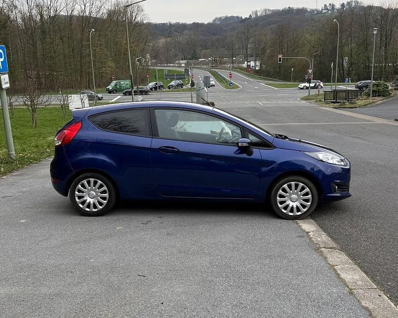 Gebraucht Ford Fiesta SYNC Edition 101 PS (74 kW) 2013 Blau Kleinwagen