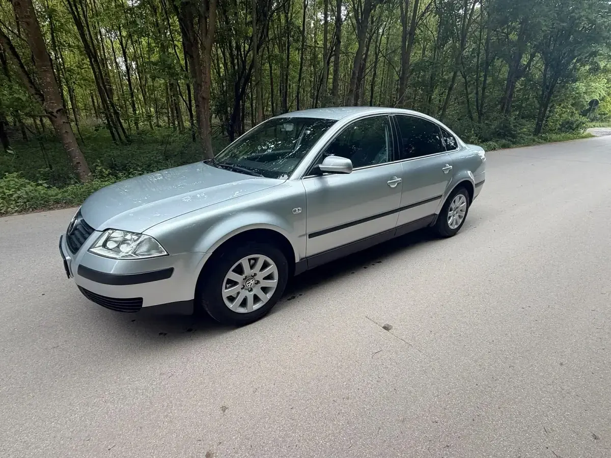 Usata VW Passat 100 CV (73 kW) 2003 Argento Berlina