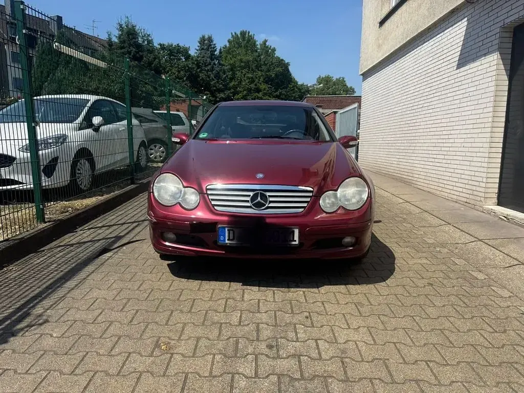 Gebraucht Mercedes C220 143 PS (105 kW) 2002 Rot Coupé