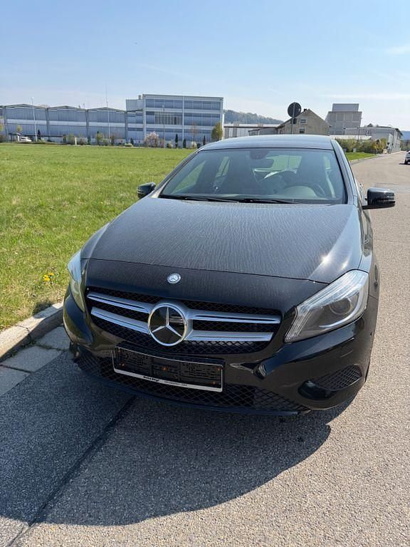 Gebraucht Mercedes A200 Urban 156 PS (114 kW) 2015 Schwarz Limousine