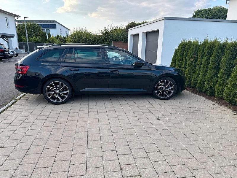Schwarz Gebraucht 2021 Skoda Superb SportLine Kombi | 31.500 € - Bild 1/3