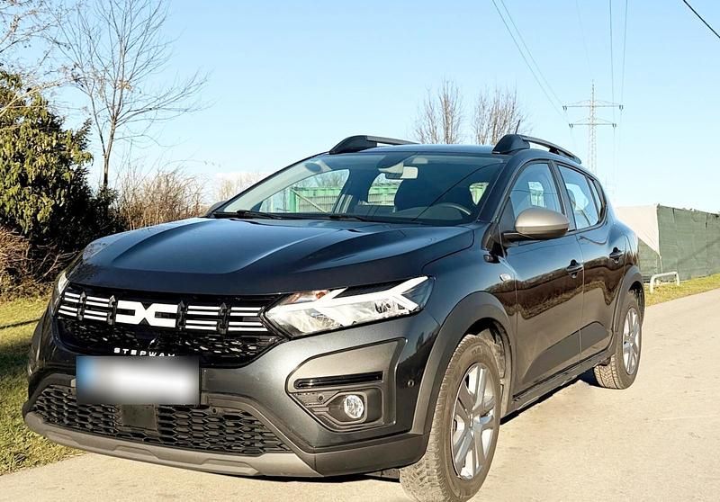 Gebraucht Dacia Sandero Expression 91 PS (66 kW) 2023 Grau SUV