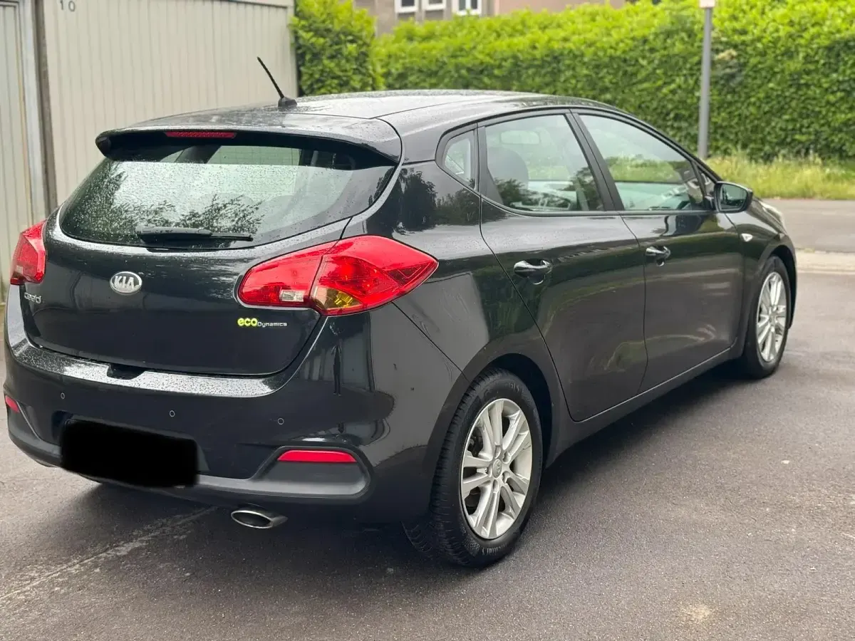 Gebraucht Kia Ceed 128 PS (94 kW) 2013 Schwarz Kleinwagen
